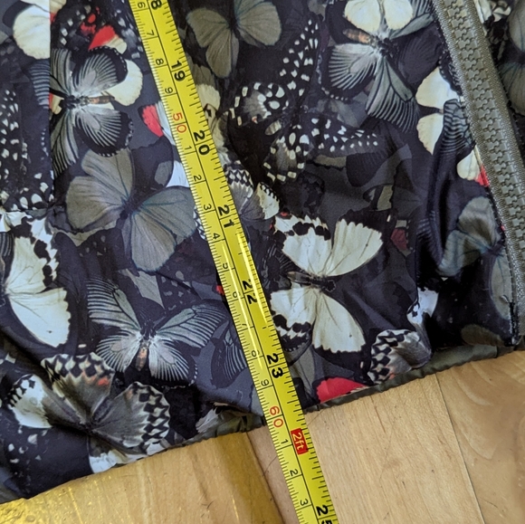 Lululemon | The Fluffiest Reversible Down Vest Olive Green Butterflies Size 2 - Picture 16 of 16